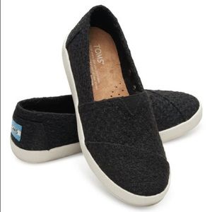 Toms Avalon Black Boucle Slip Ons